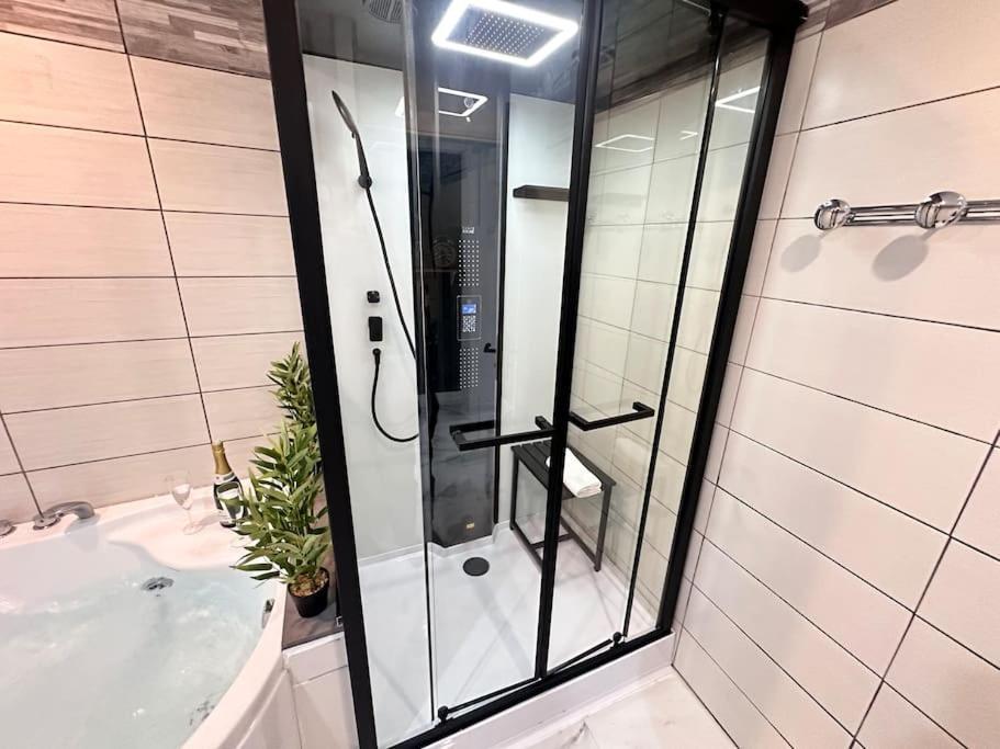 E Servagnat T3 Luxe Avec Sauna Jacuzzi Et Hammam エペルネー エクステリア 写真